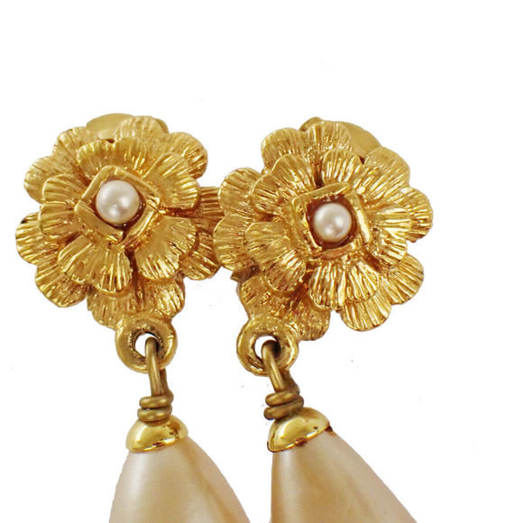 Chanel Camellia Swing Earrings 93P #78473C39B - Picture 5 of 9